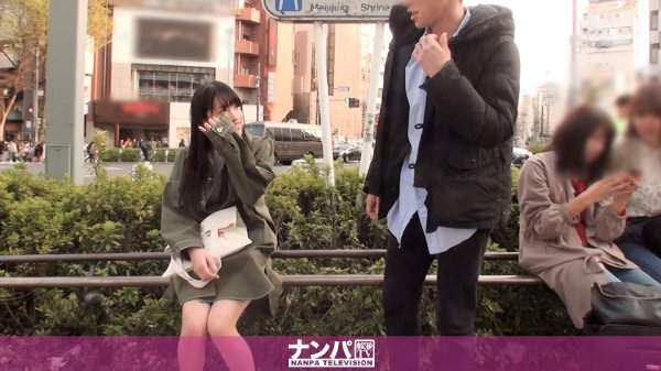 マジ軟派、初撮。 1358 清楚で美形なパイスラ女子が、原宿で休憩中に突撃ナンパ!?豊満な爆乳を上下に揺らし、マン汁を溢れさせ、激しいグラインドで膣奥を擦り付ける騎乗位は必見!!! MGS