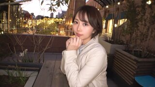 [【性欲強めなキス魔！？】超有名広告代理店S(○○TVとか動画配信サイトもやっている)で働いているキャリアウーマンが性のはけ口として出演！普段は真面目に働く女性がこんなにも痴態をさらけ出す！ショートカットでスタイルがあまりにも良すぎる！美尻で美乳なショートカットの変態女子が好きならば、超ど真ん中火の玉ストレート！セックスに夢中になりすぎて汗がとまらん！気持ち良くなることに飢えていた！後半は自分の気持ち良いことしか考えず、無心に腰を振り続ける変態キャリアウーマン。働く女性の裏の姿は、抜き率200%！]