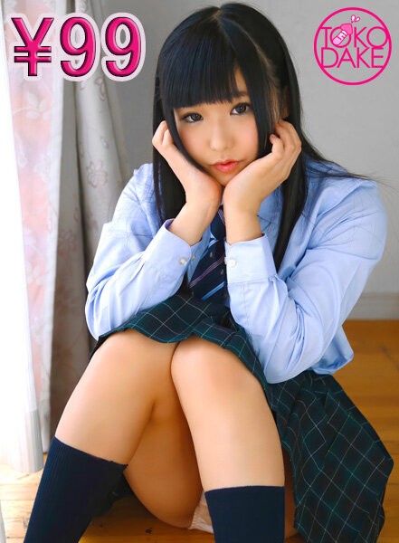 大勢の男に弄ばれるドM女子校生！はだけた制服からこぼれる美乳を揉みしだかれながら、上から下から後ろから好き放題にハメられまくる！「いっぱいかけてください&hellip;」の一言から怒涛の5連続顔射＆中出しでもう全身ザーメンまみれ！ あず希