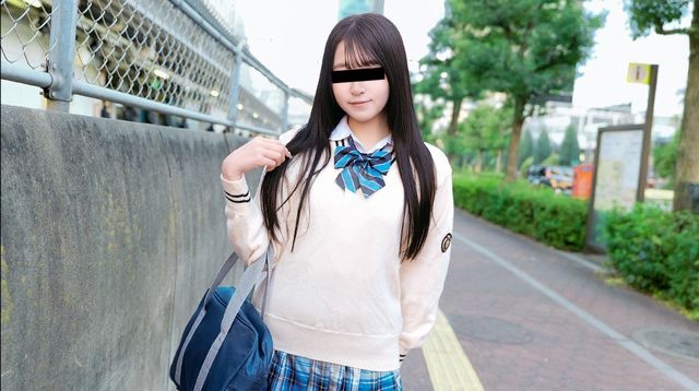 制服娘を電車でイタズラ 根岸由香