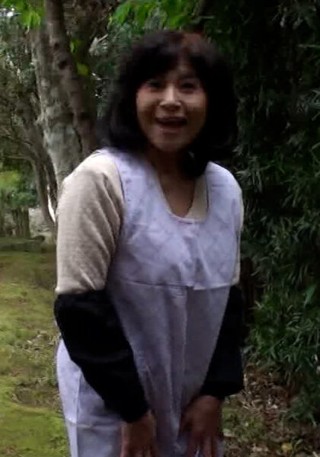 [袭击居住在中海津大型古民宅的56岁成熟女性！色情疯狂的认真的性爱被一个年轻的陌生人的棍子欣喜若狂，没有年龄]