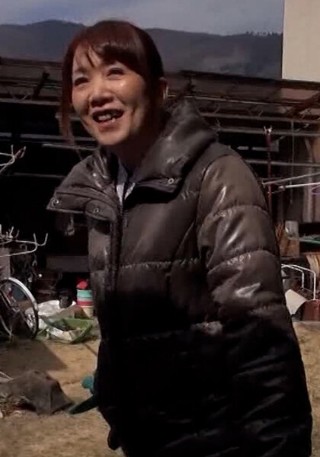 [一个回到父母家的成熟女人说，在乡下生活很好。 56岁女子与丈夫分手后独居乡村！玩一点就申请AV出场吧！]