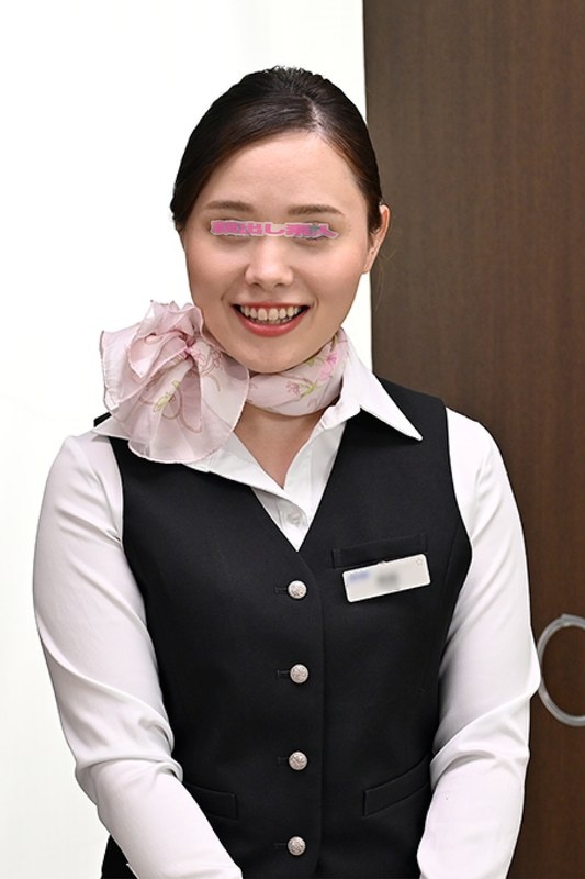 しごいてしゃぶってヌキまくり！！大手航空会社勤務の憧れのキャビンアテンダントが無数に生えた壁ち○ぽの即ヌキに挑戦！黒パンスト美脚CAうみかさん