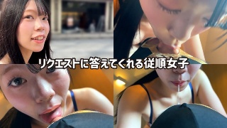 [一个黑发的大眼睛女孩给一个顺从的男人一个深鼻子口交]