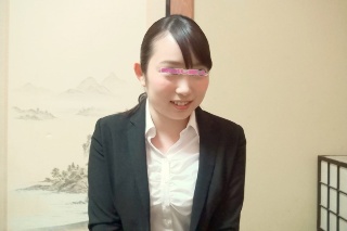 [心優しい巨乳の新任教師限定！修学旅行中の男湯で教え子の男子○生たちのチ○ポの悩みを大きなおっぱいと手コキとフェラで解消してくれませんか！？初めて見た先生の裸に勃起が収まらない童貞生徒を優しく筆おろし！禁断の中出し連続射精SEX！！ まゆ]