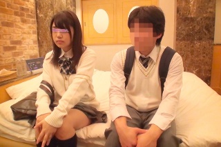 [‘時限式絶対に破けるコンドーム’を渡して同じ学校に通う男女の友達同士へ強●中出しドッキリ企画！同級生男女がラブホテルで抜かずの連続射精ミッションに挑戦！ゴム内にパンパンに溜まっていた精子が突然コンドームが破れて想定外の膣内大量射精！！ 2 さよ]