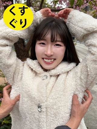 [街角で声をかけてくすぐりさせてもらう アパレルアルバイト ももなちゃん]
