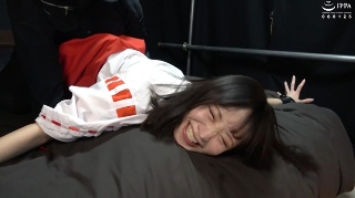 [【くすぐり】「巫女さんややちゃんの身体をくすぐりマッサージ！ 最後はうつ伏せ拘束で大笑い！」WAKA-077琥珀やや 6]