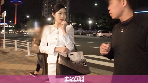 マジ軟派、初撮。 1352 セックスレスで欲求不満な美人奥様がナンパ師のテクニックで発情!『ダメです!!』と拒否しながらも体は本能に抗えずに本番突入!!手マンでビッショビショ潮吹きして悶えまくる姿は必見!! MGS