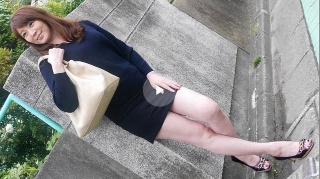 ミニスカ美脚美熟女をナンパ中出し２連発！