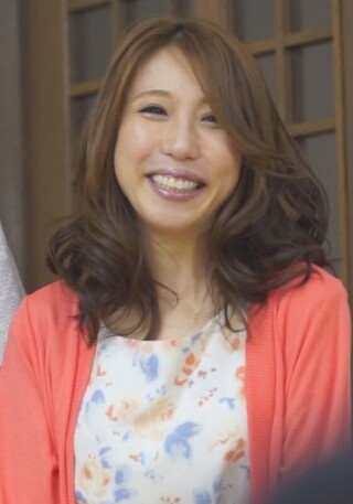 [「娘居るからだめ！」隣の部屋には娘がいるのに声が止まらない！声を抑えて燃え上がる熟年セックス！]