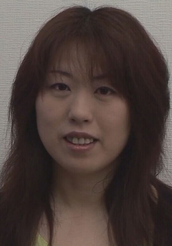 娃娃脸、笑容可爱的老婆！她无法忍受没有丈夫关注的孤独，出现在AV中！我们通过硬性行为向如此顽皮的妻子提供热精液！