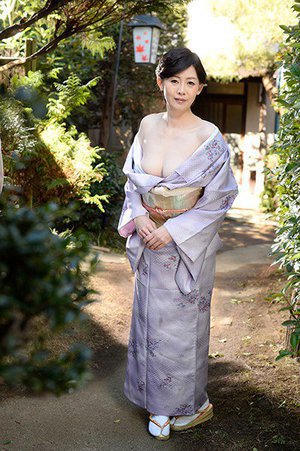 [【竹内梨恵/中山香苗】エロ女将が三つ星テクで禁断のおもてなし]