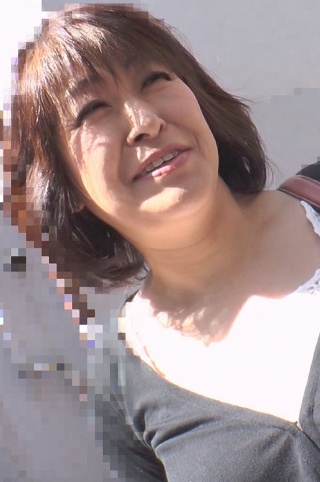 [電マで悶絶！巨乳とお腹を揺らして絶叫＆絶頂]