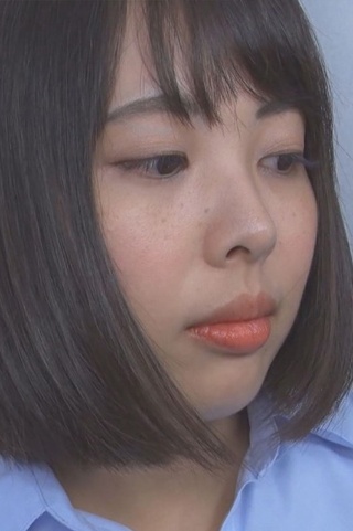 [痴●の手マンに耐えられず潮吹き！我慢できずにトイレで貪り合う]