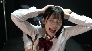 [偶像挠痒痒综艺！穿着制服的痒痒游戏！宇佐见美音]