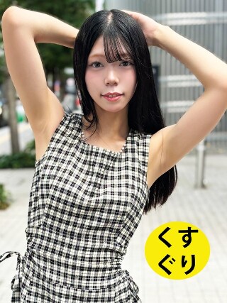 [街角で声をかけてくすぐりさせてもらう 交渉上手な黒髪ギャル かなちゃん]