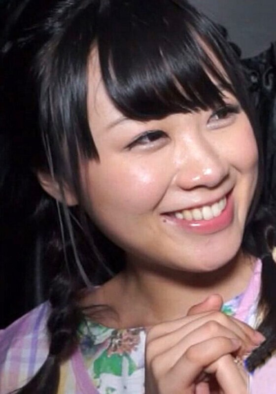 笑容可爱的新婚幼儿老师。虽然她藏在牛仔裤和围裙里,但其实她拥有美臀和G罩杯巨乳。女人的抗压能力弱,从她的行为就看出来了!