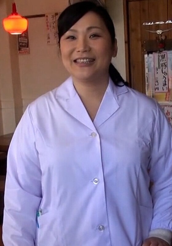 行列のできる中華屋さんの美人女将が旦那に内緒でAV出演!?人生初のカメラの前でのSEXに爆乳揺らしてぶっ飛び破廉恥性交!