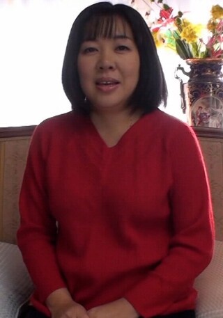 [经营一家小公司的 52 岁成熟女性决定为公司出演 AV！丰满身材、黑色阴毛的成熟女性，以面部射精结束，性感十足！]