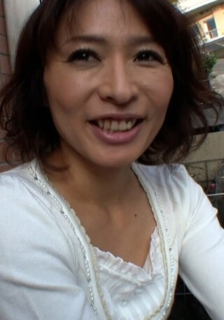 [小胸、大乳头、淫秽的头发，还有从可爱的脸蛋上无法想象的粗俗身材！一个只知道丈夫鸡巴的美丽成熟女人沉迷于淫荡和变态的性行为！]